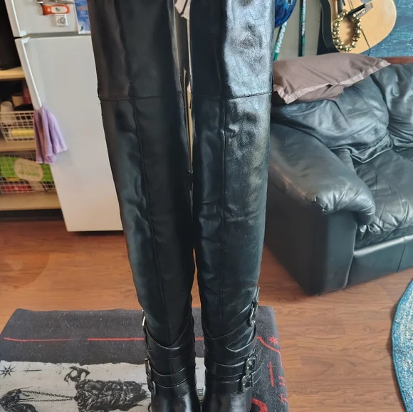 Black Over-the-Knee Heeled Boots with Buckle Detail - Picture 4 of 4